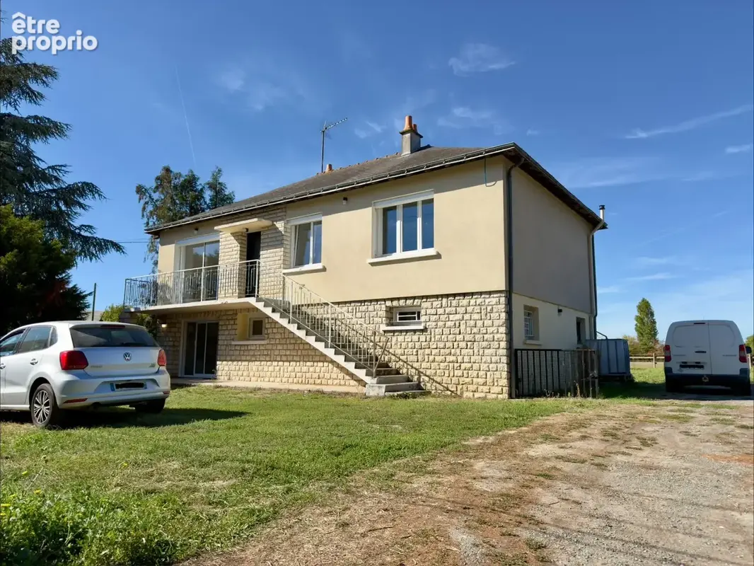 VIVY à 3 Km du Centre-bourg, Maison rénovée sur sous-sol aménagé de 160m² habitables avec garage et jardin - photo 4