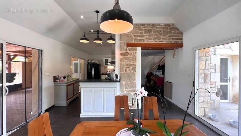 PLONÉIS (29) – Maison à vendre Type 6 de 115 m² habitable et 189 m² utile – Terrain de 1 320 m² – Double garage – Piscine - photo 23