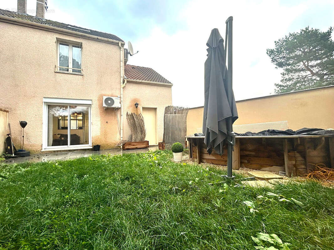 Maison à VERT-SAINT-DENIS
