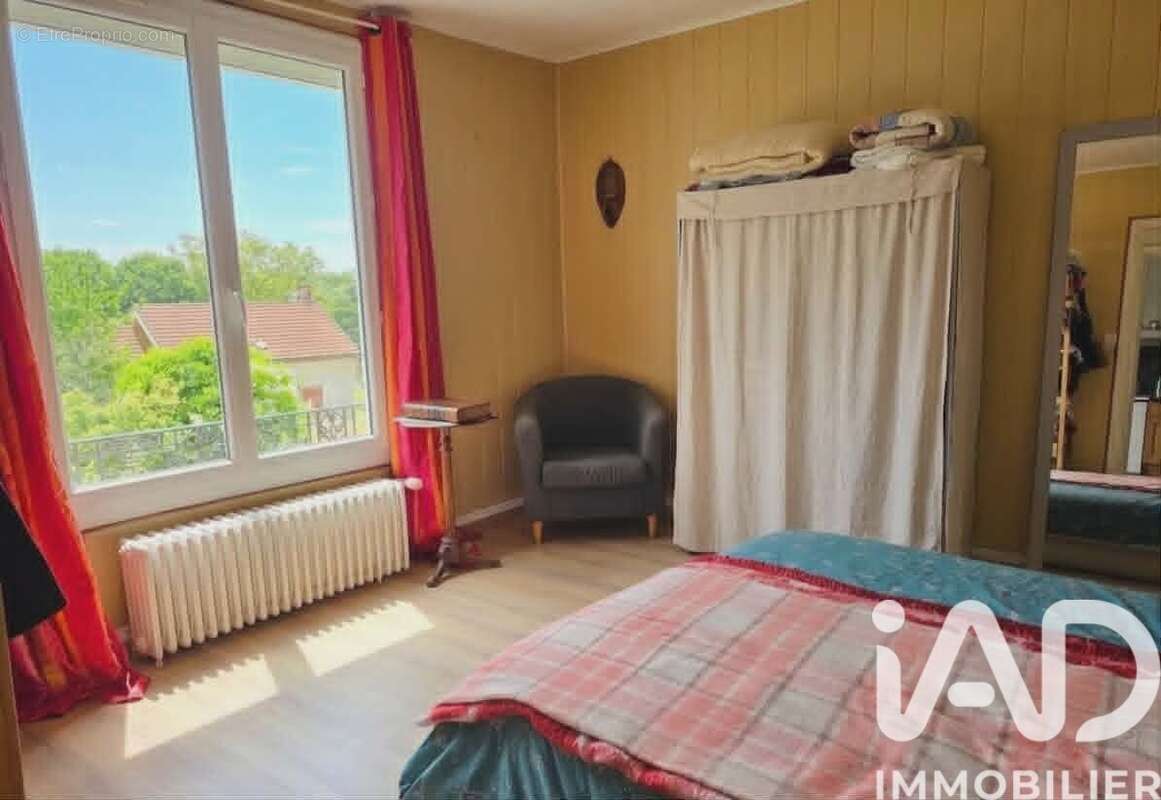 Maison 72 m² à La Celle-Saint-Cyr  - photo 4