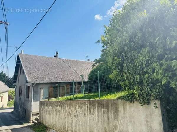 Maison à PIERRE-CHATEL