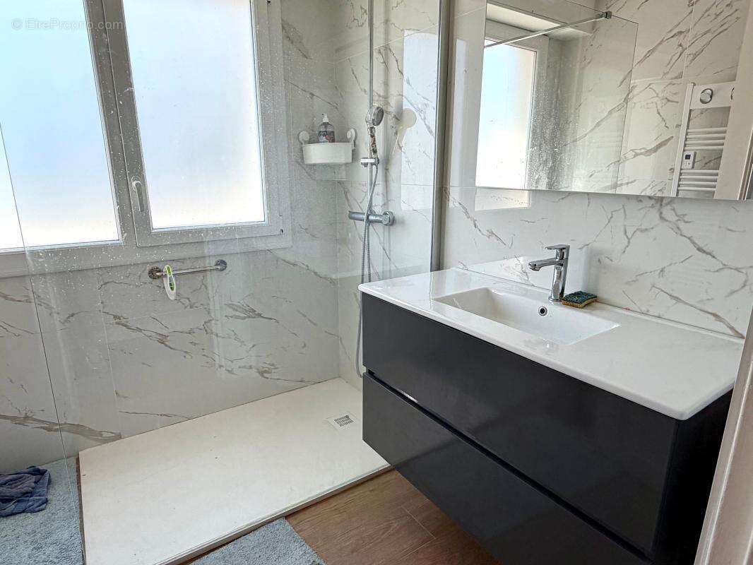 Nice Cimiez/ belle résidence 3p 93m² / terrasse 24m² / balcon /cave / (garage) - photo 8