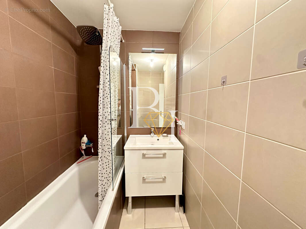 Appartement à GATTIERES