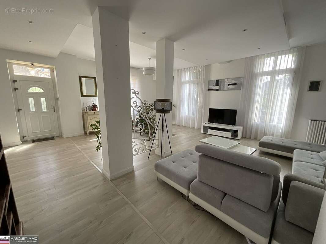 Séduisante maison de caractère T7 offrant 246 m² en 4 face sur 1 564 m² de terrain avec garage de 97 m², ascenseur, piscine - photo 22