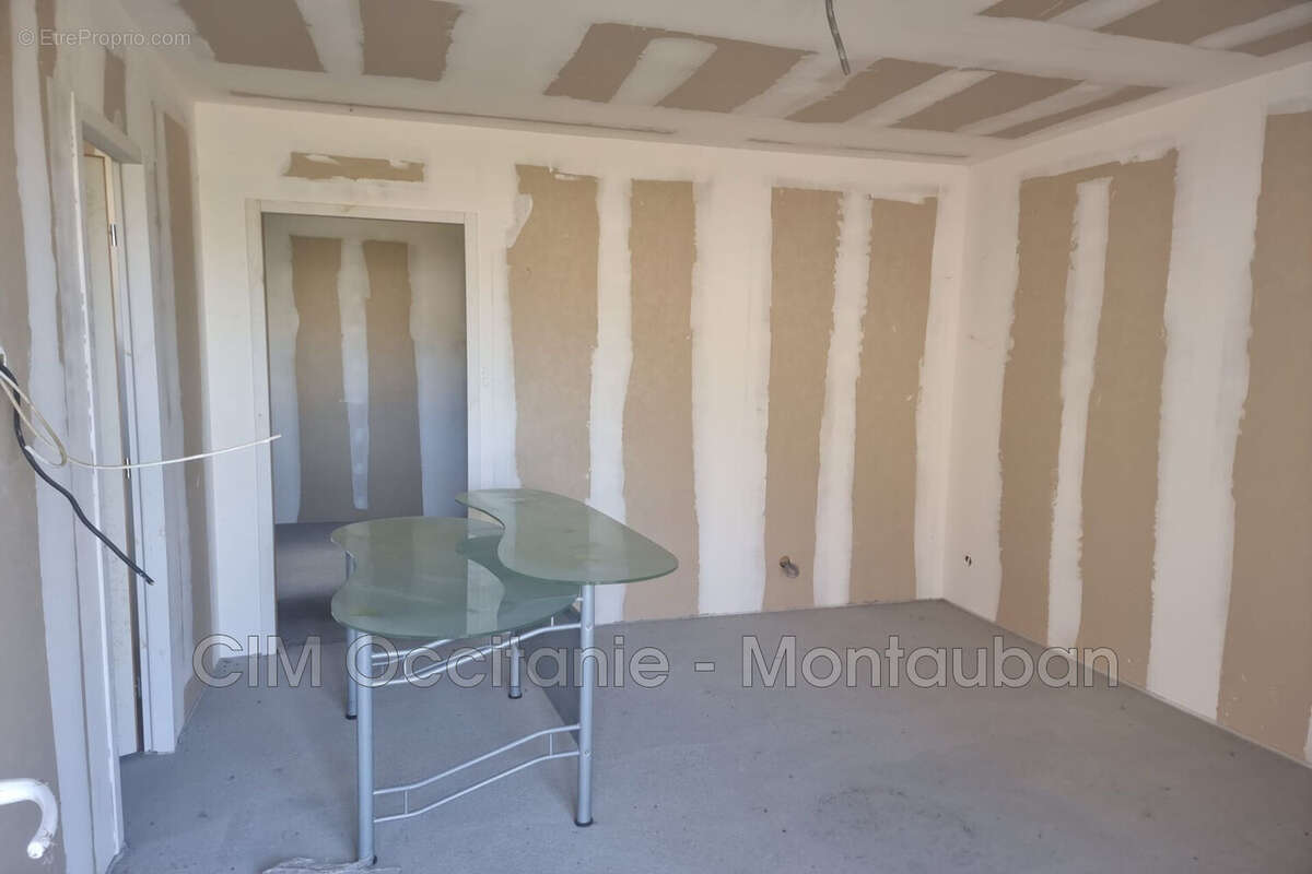 Commerce à MONTBETON