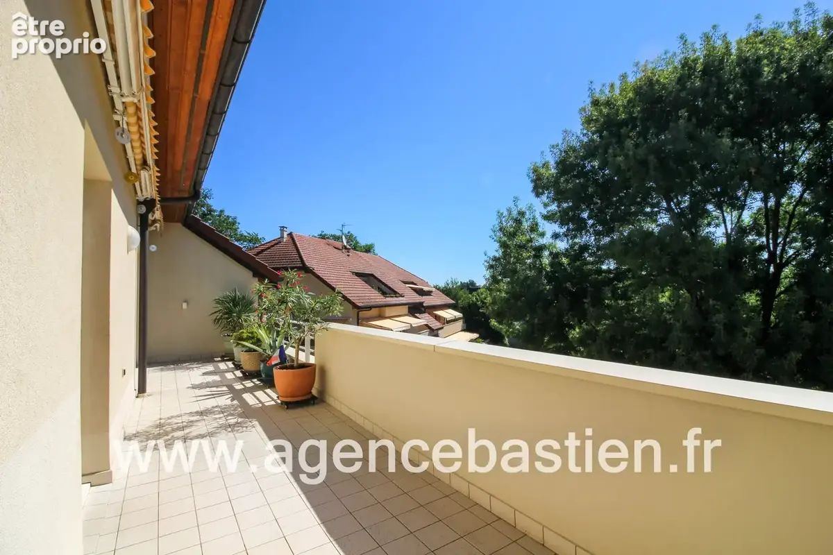 Divonne-les-bains   t4 duplex dernier étage   2 terrasses   2 garages   790 000 € - photo 11