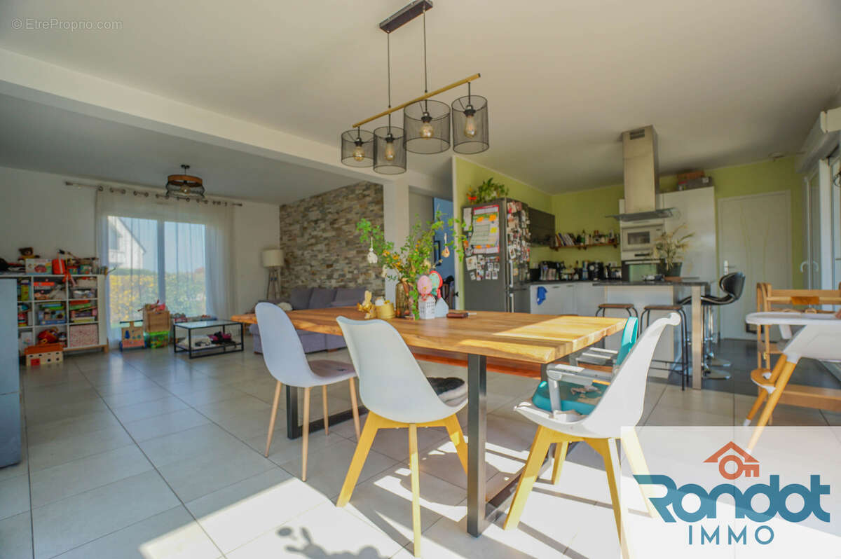 Maison à NORGES-LA-VILLE