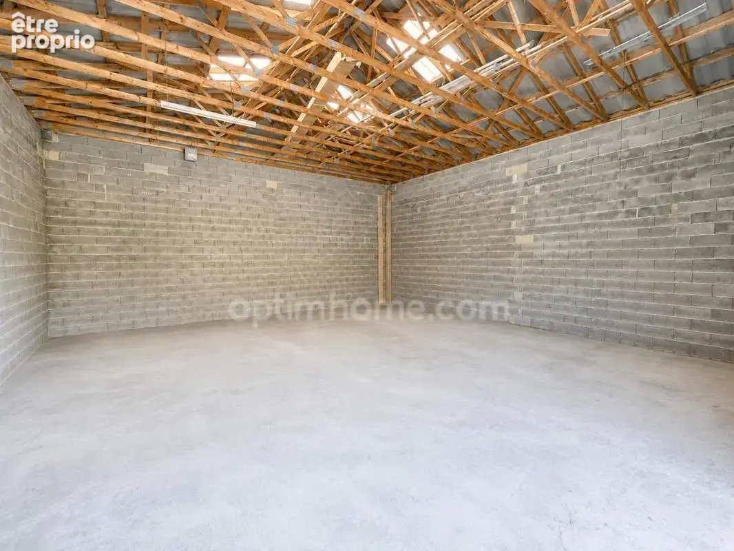 Maison de plain-pied 155 m² avec garage de 92m2, piscine et terrain arboré à MONTAGNAC (34) - photo 11