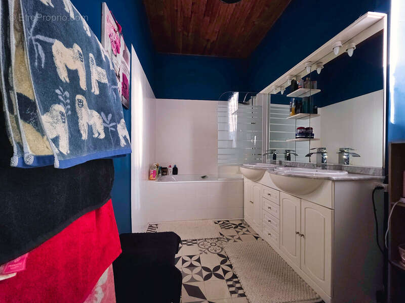 Maison à SAINT-LAURENT-SUR-GORRE