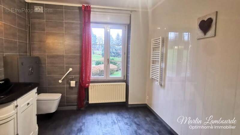 Maison à SAINT-LEONARD-DE-NOBLAT