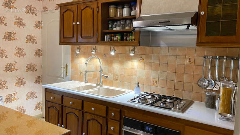 Maison à PACY-SUR-ARMANCON