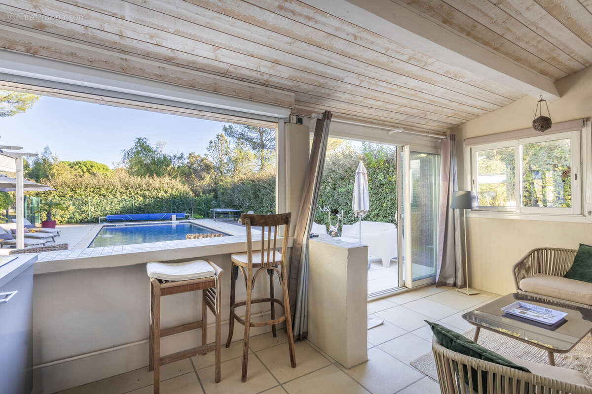 Maison à SIMIANE-COLLONGUE