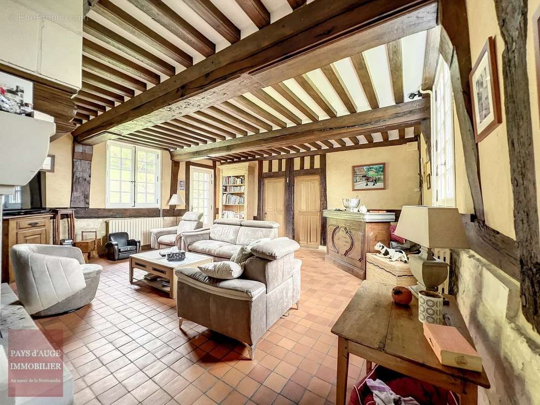 Maison à SAINT-PIERRE-SUR-DIVES