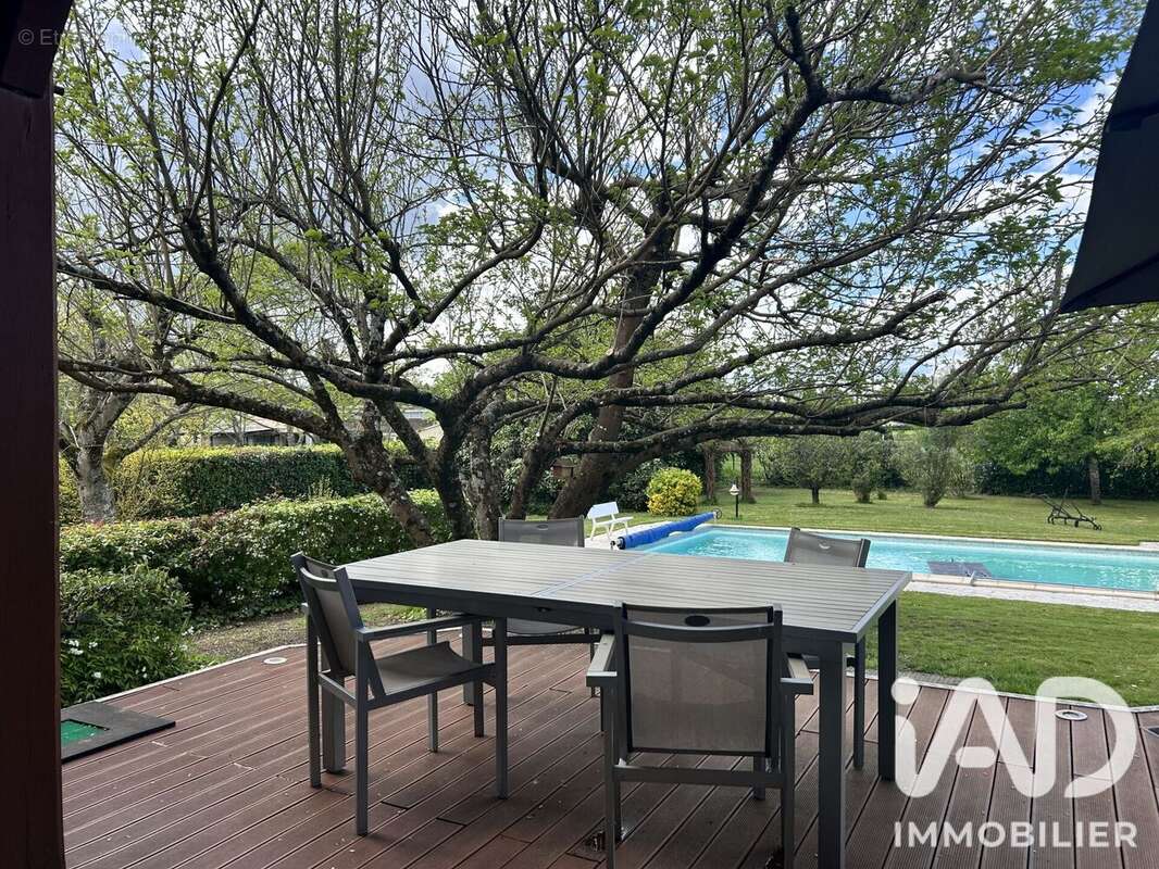 Maison 170 m² à Montpon-Menesterol  - photo 2