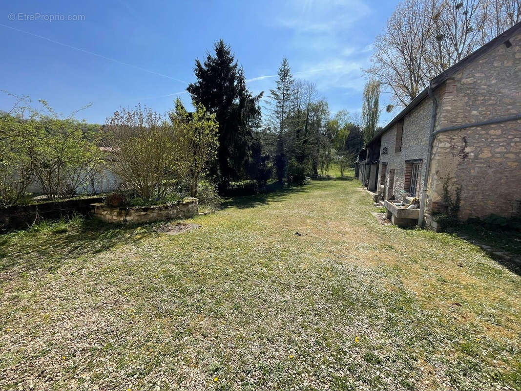 Propriete maison de maître 11 pieces + dependances sur terrain de 3400 m2 - 10 min de gueux - photo 12