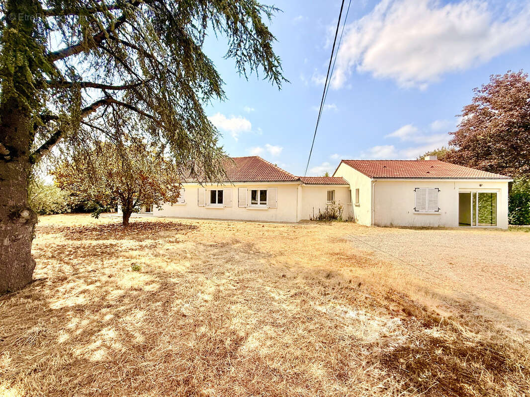 A vendre a saint aignan de grand lieu limite bouaye - maison de 117 m2 - 5 chamres + garage - possibilite de c - photo 4