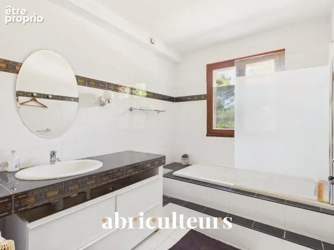 Propriété de 308 m² sur 1 hectare — 8 pièces — Lambesc (13410) - photo 14