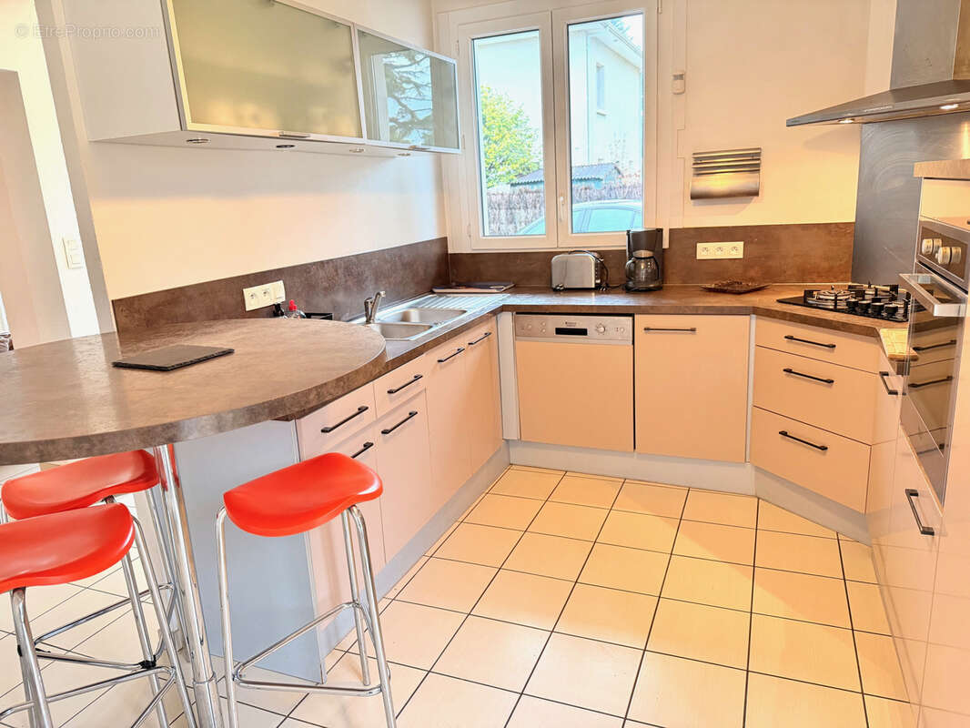 Maison mitoyenne, dans quartier calme et prisé - photo 6