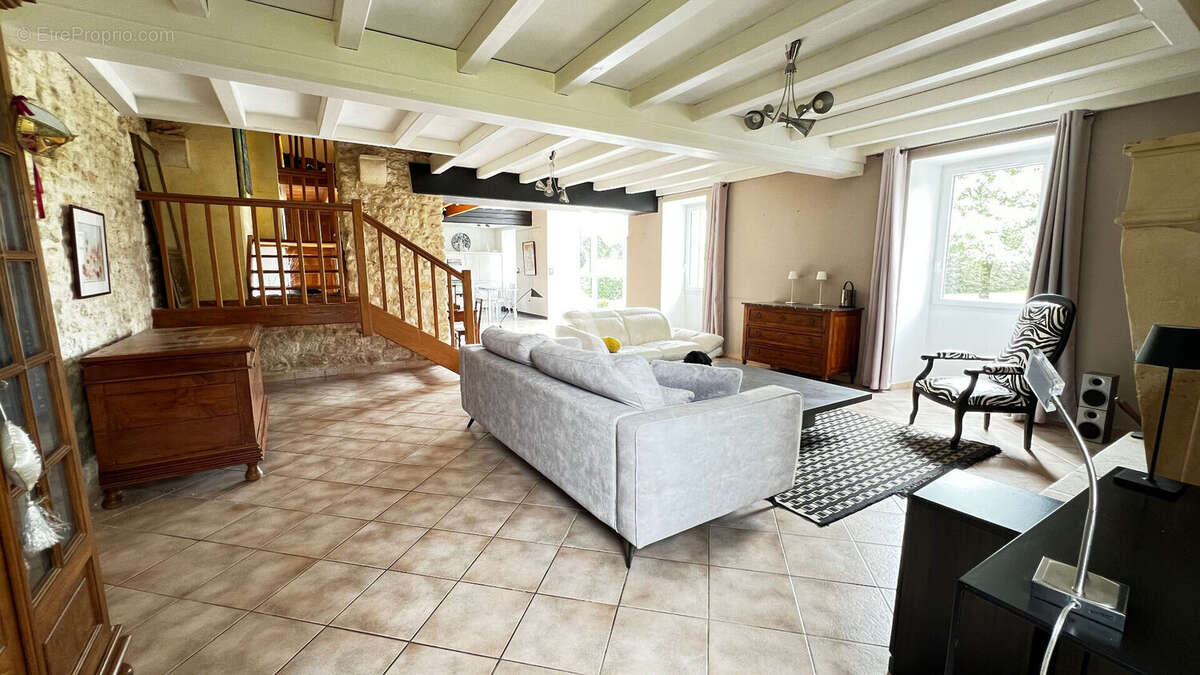 Maison190m² 6 pièces Corme Royale 3 000m² terrain - photo 4