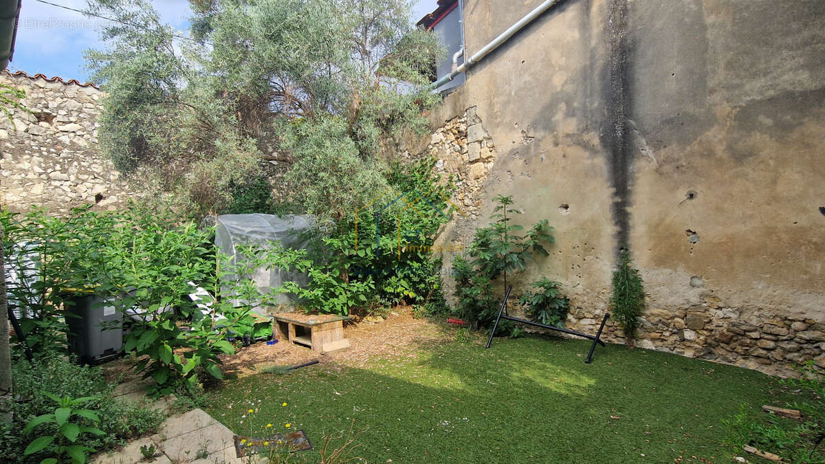 Local professionnel + logement - photo 6