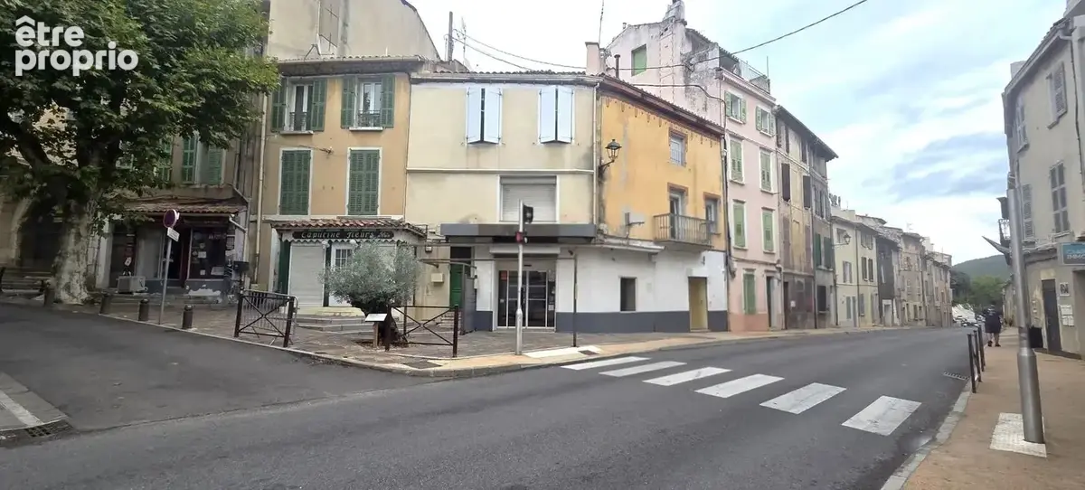 CUGES LES PINS-IMMEUBLE-A VENDRE-LOCAL-T2 EN DUPLEX-HYPER
