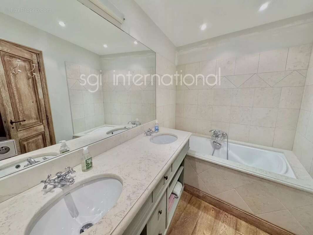 Appartement à SAINT-TROPEZ