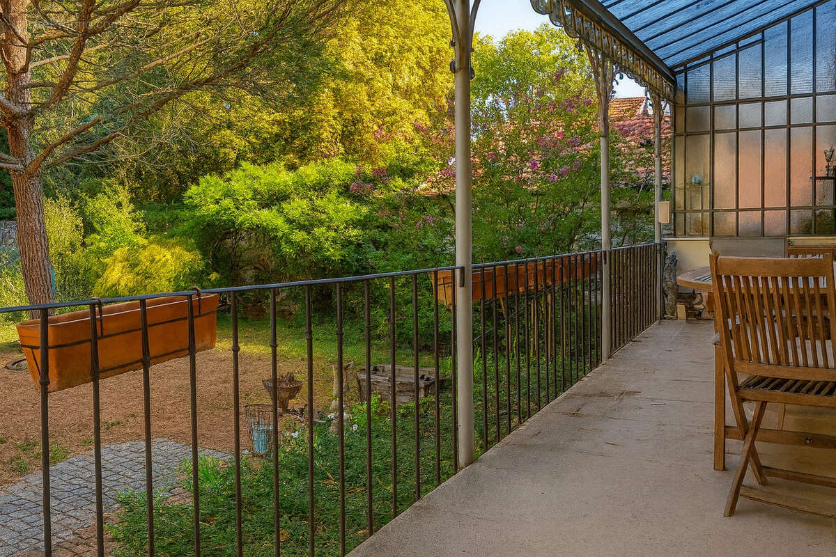 Maison à MANDRES-LES-ROSES