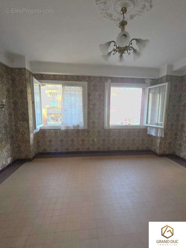 Appartement à MARSEILLE-2E