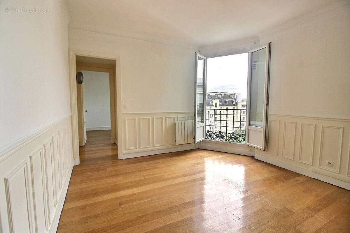 Appartement à PARIS-14E