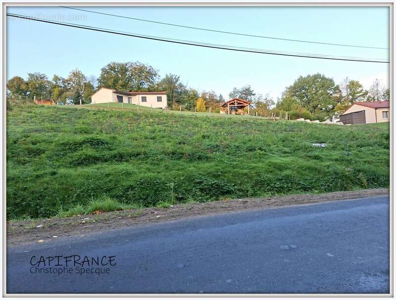Terrain à CELLES-SUR-DUROLLE