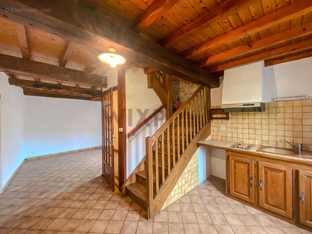 Maison à COMBOVIN