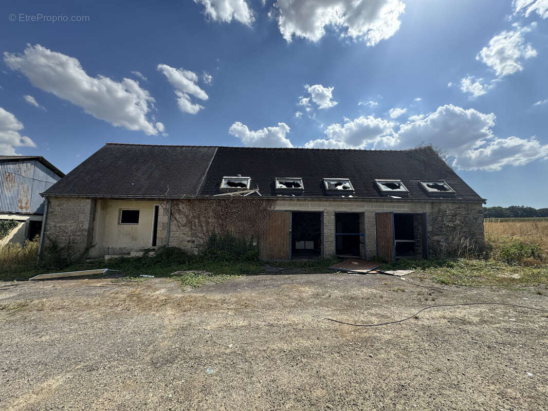 Pontivy ensemble immobilier a rehabiliter avec terrain 4 000 m2 - photo 4