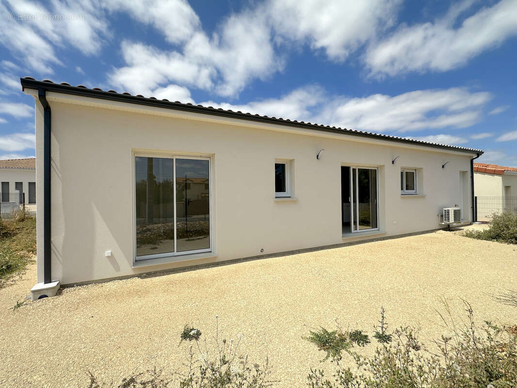 Maison à MONTAMISE