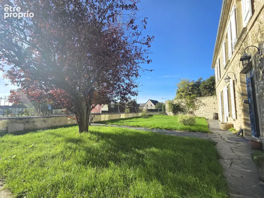 Maison familiale avec dépendance et jardin à Bayeux - photo 2