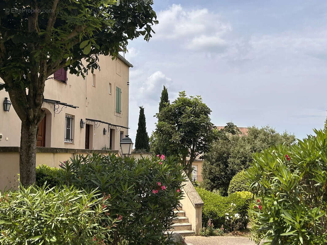 golf pont royal local commercial - Appartement à MALLEMORT