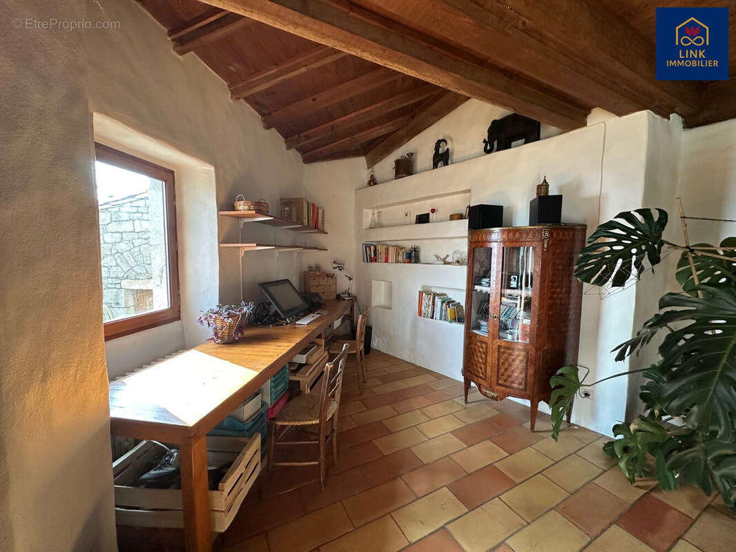 Maison à BEZAUDUN-SUR-BINE