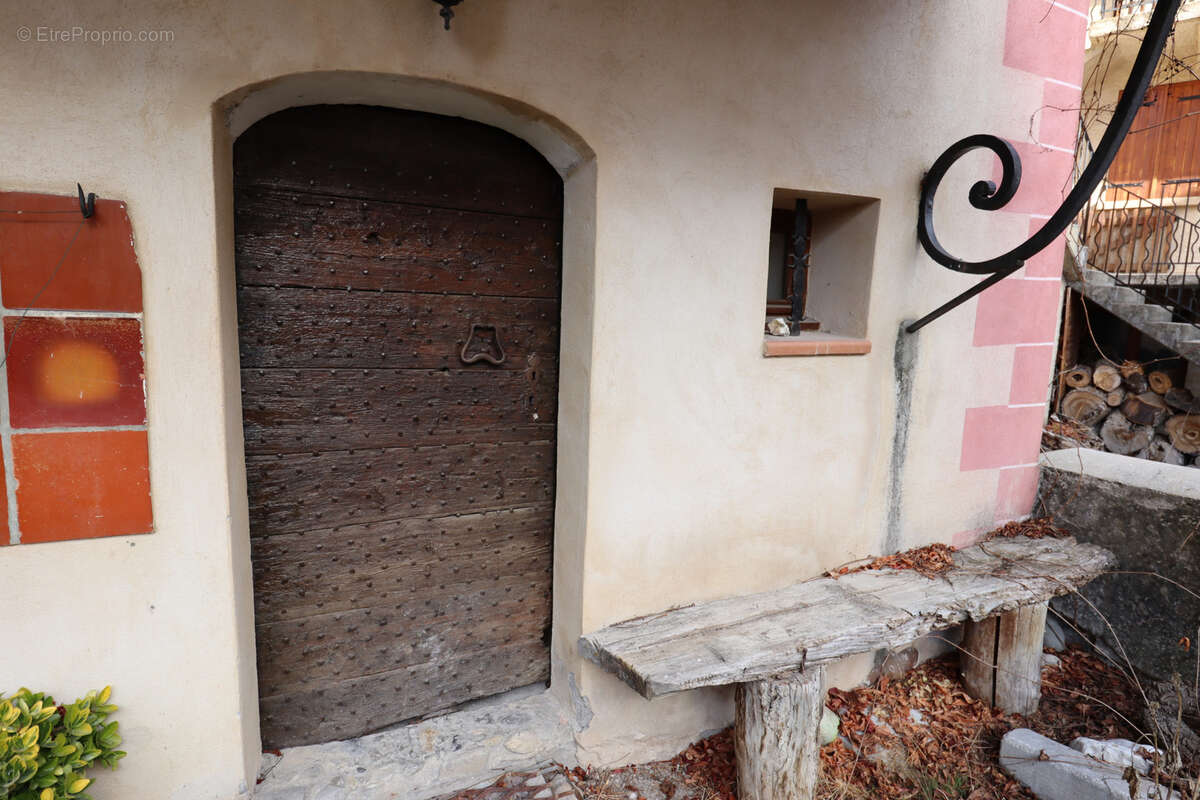 Maison à THORAME-BASSE