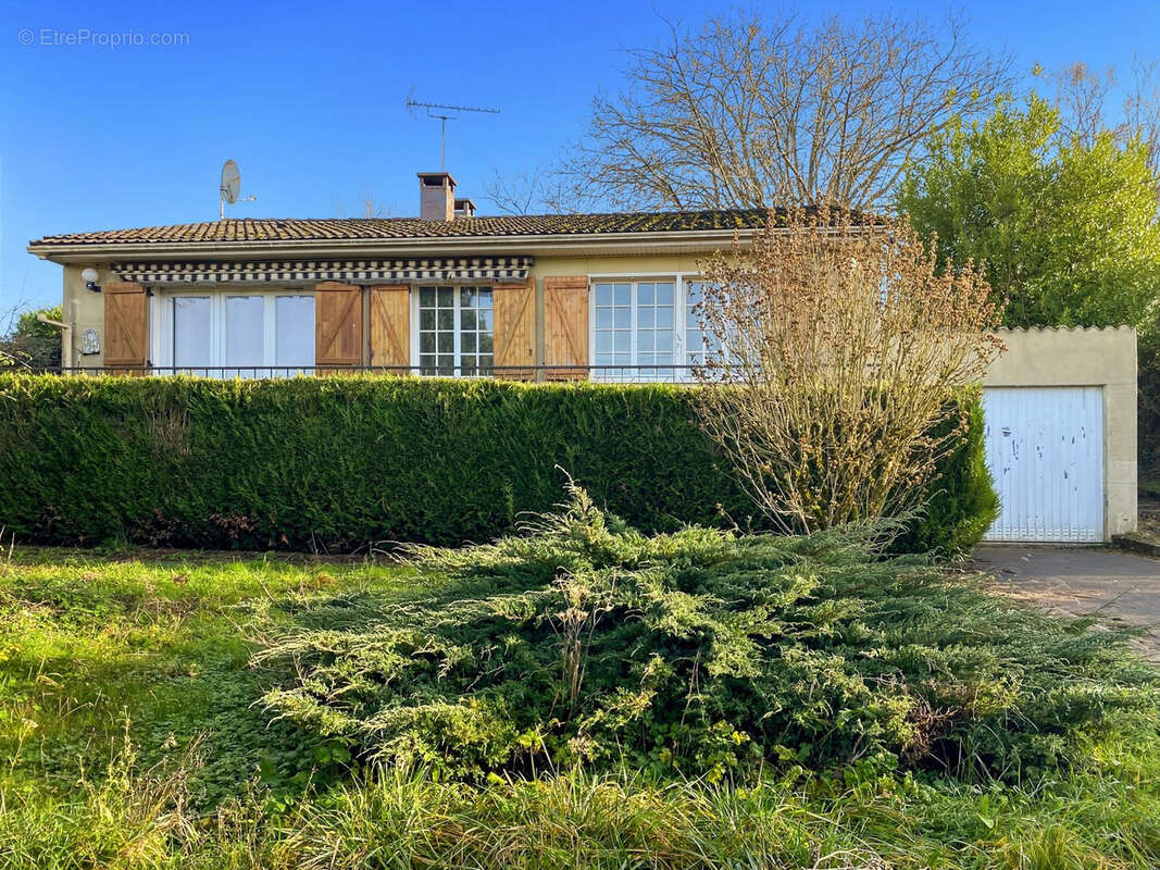 Maison à MONTCORBON