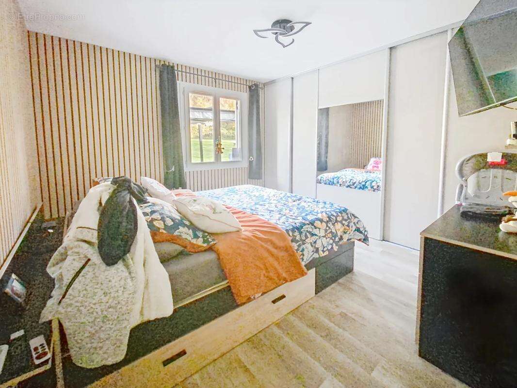 Maison à VILLETHIERRY