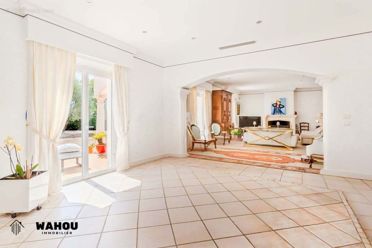 Maison à SAINT-CEZAIRE-SUR-SIAGNE