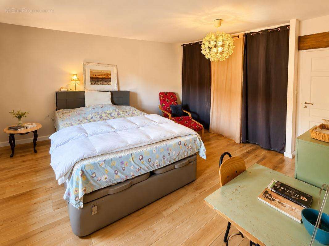 Appartement à SAINT-LAURENT-D'AIGOUZE