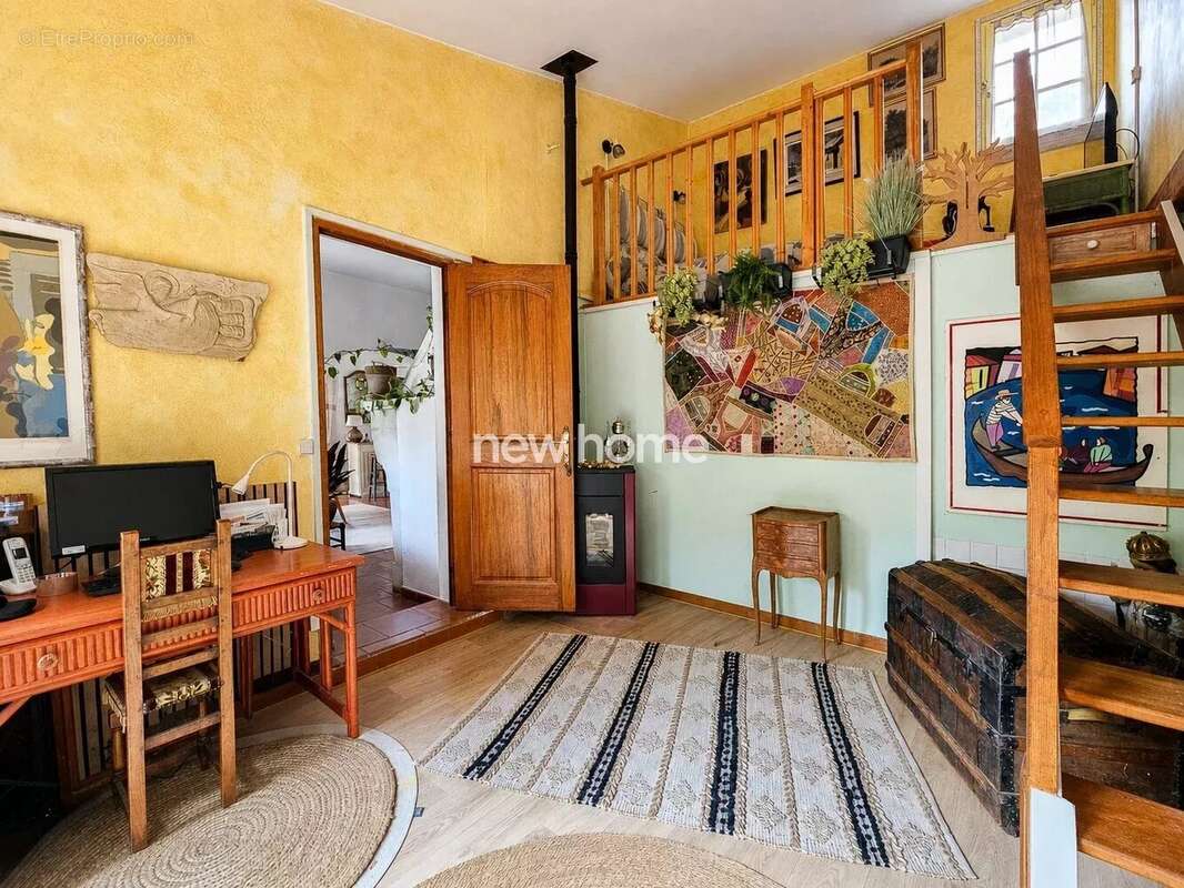 Élégante propriété de caractère avec très belle vue, piscine et gîte indépendant - photo 17