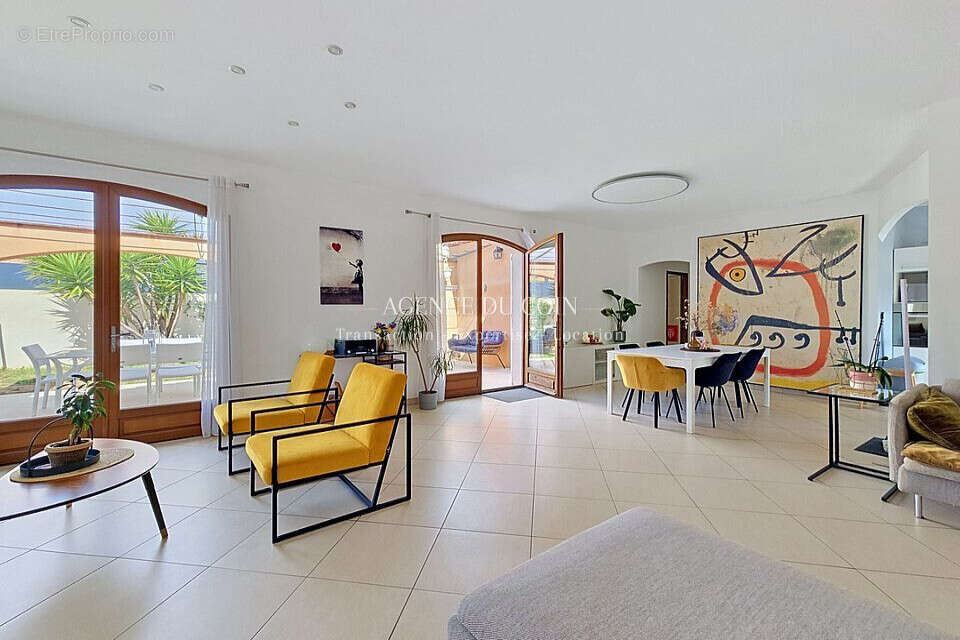 Maison à LE MUY