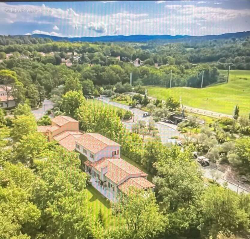 Maison à TOURRETTES
