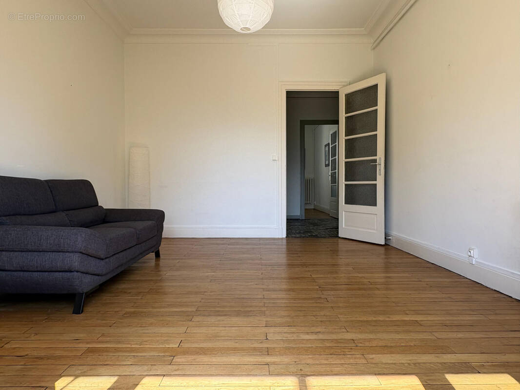 Elégance et valeur : T2 Bis avec balcon 4ème étage avec ascenseur - photo 6