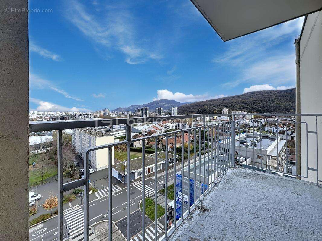 Appartement à LE PONT-DE-CLAIX