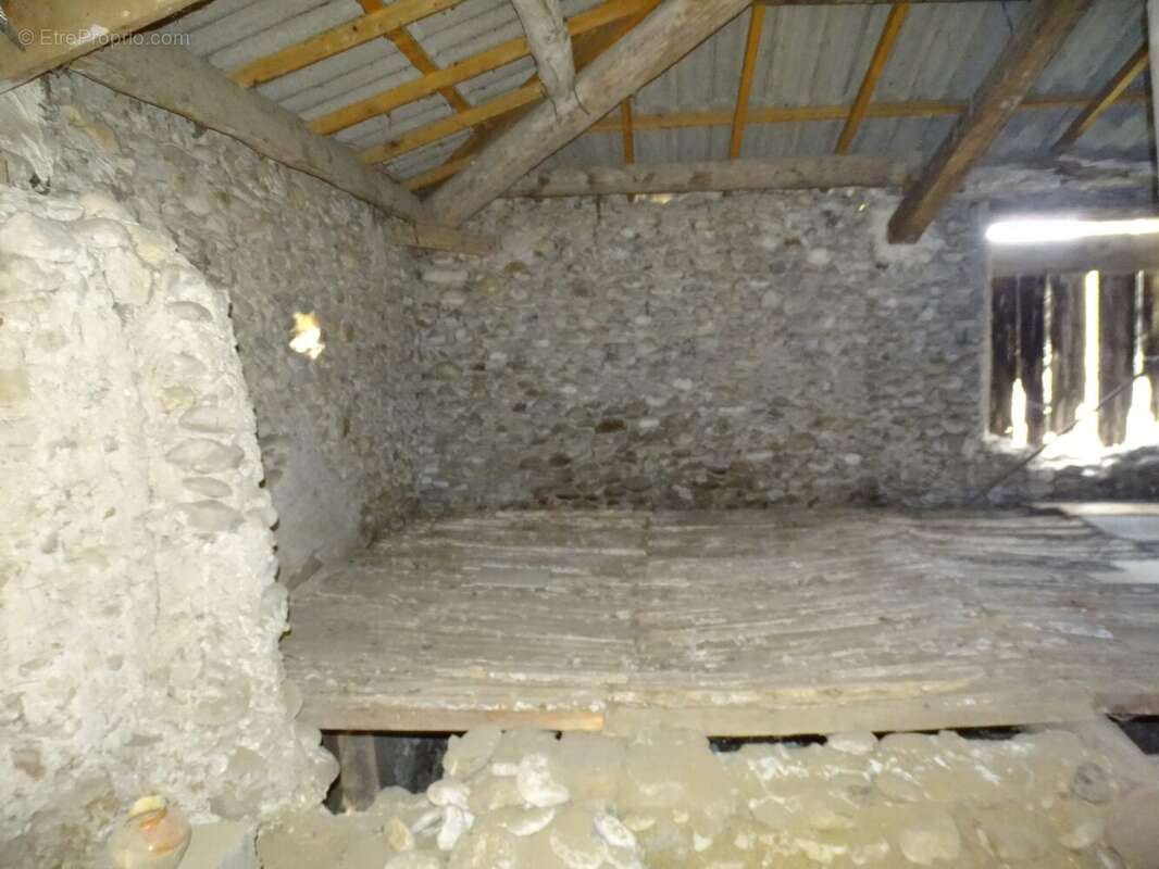 Appartement à LES MEES