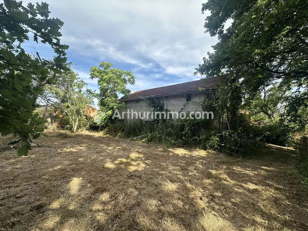 Grange 956 m² + terrain 1179 m² - photo 3