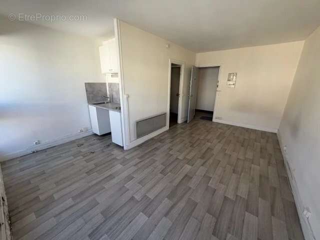 Studio a rafraichir en dernier etage avec balcon. - photo 4
