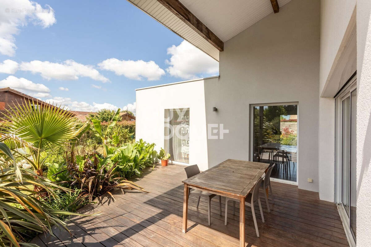 Maison à PARENTIS-EN-BORN